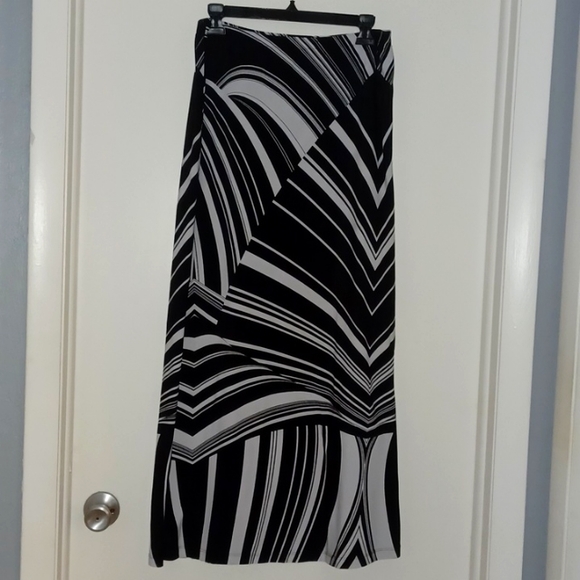 Chico's Dresses & Skirts - Chico's maxi skirt. Black and cream print. Chico's size 0 with is small 4/6